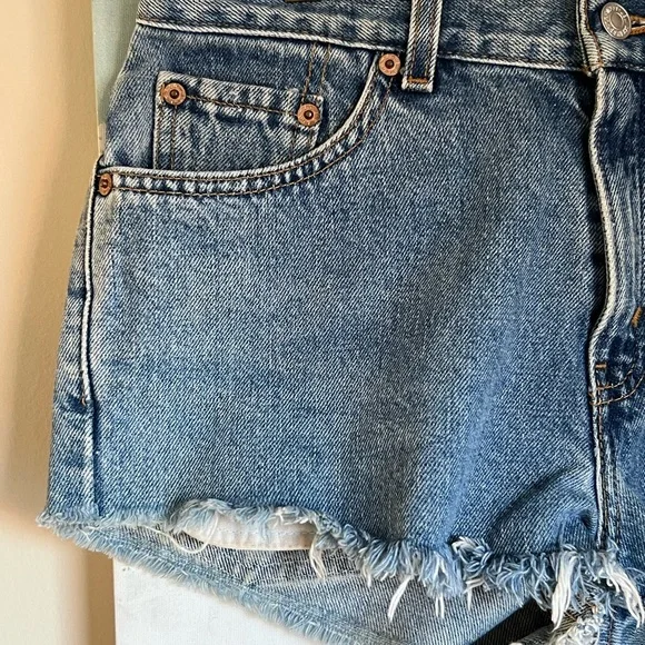 Vintage Levi’s Denim Shorts - Picture 8 of 12